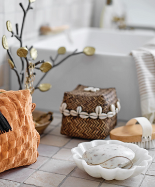 Scalloped Marble Flower Dish